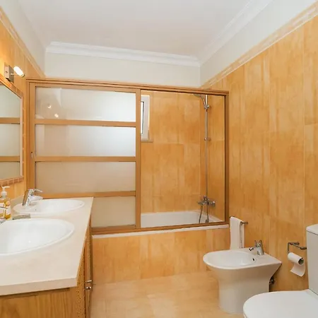 Abf36v2 Charming 2 Bdr Located Only A Few Mi